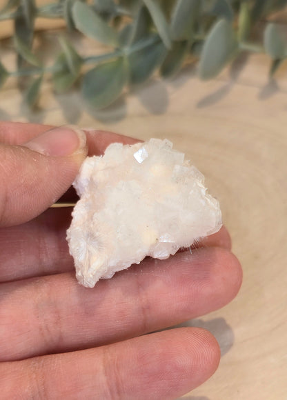 Morceaux d'Okenite brute de l’Inde