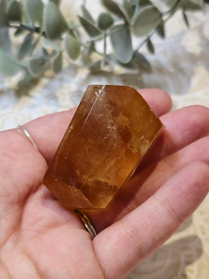 Calcite miel freeform