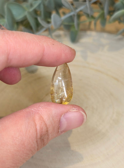 Quartz rutilé en goutte