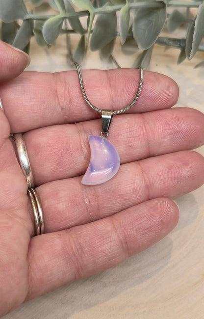 Collier en mini lune en Opalite