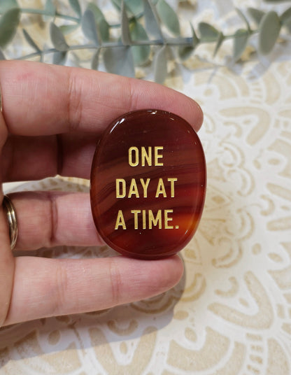 Pierre de paume mince Cornaline - One Day at a Time