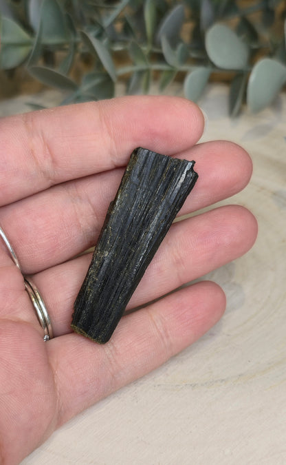 Tourmaline verte brute