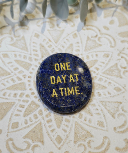 Pierre de paume mince Lapis Lazuli - One Day at a Time