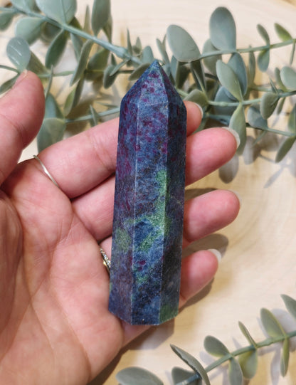 Pointe en Rubis Kyanite