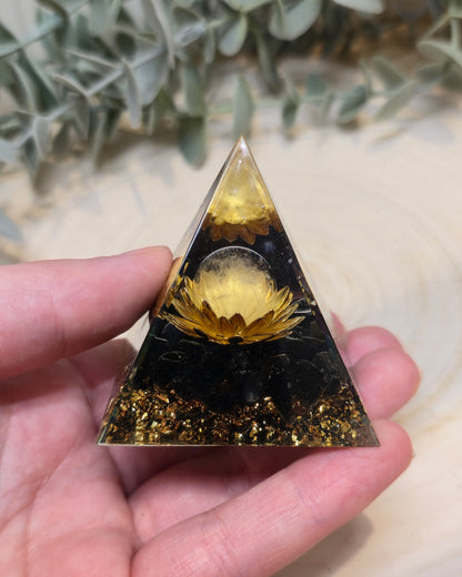 Pyramide Orgonite avec pierres - Obsidienne et Quartz clair