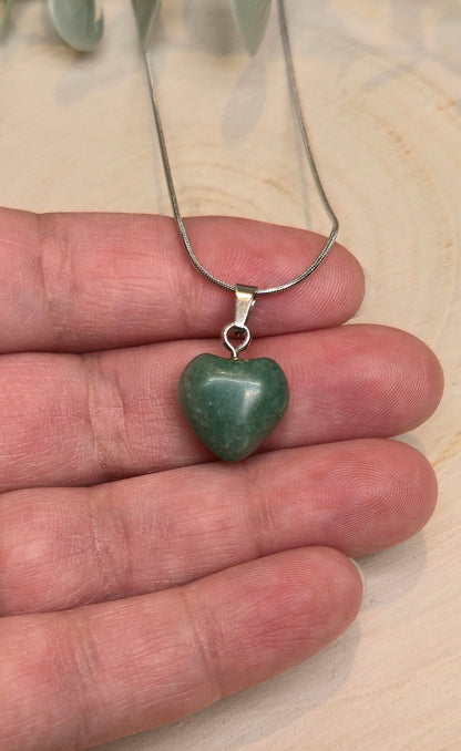 Collier en mini coeur en Aventurine verte