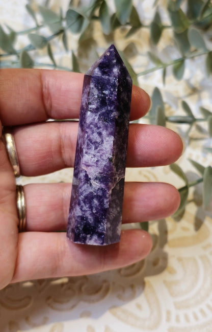 Pointe en Lépidolite