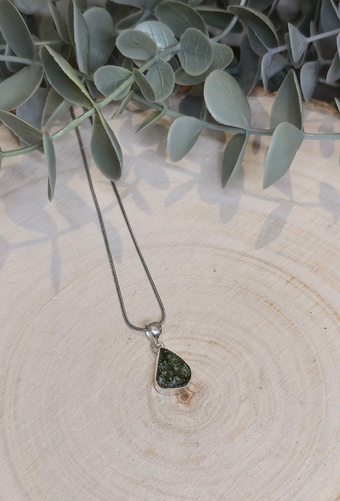 Collier Moldavite brute