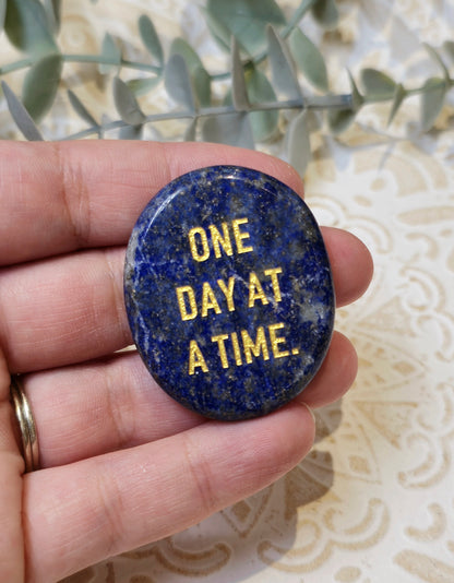 Pierre de paume mince Lapis Lazuli - One Day at a Time