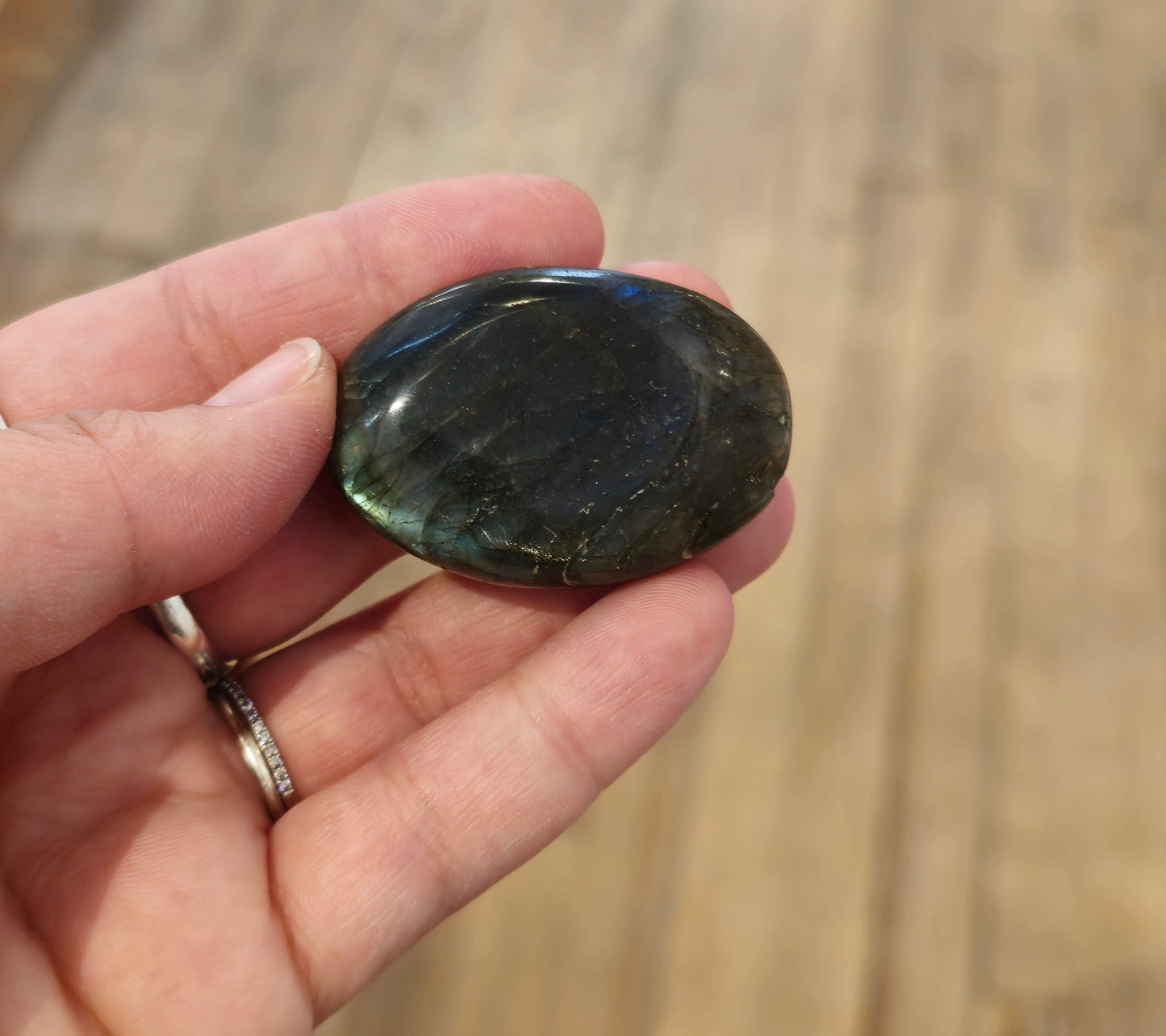 Pierre de paume en Labradorite