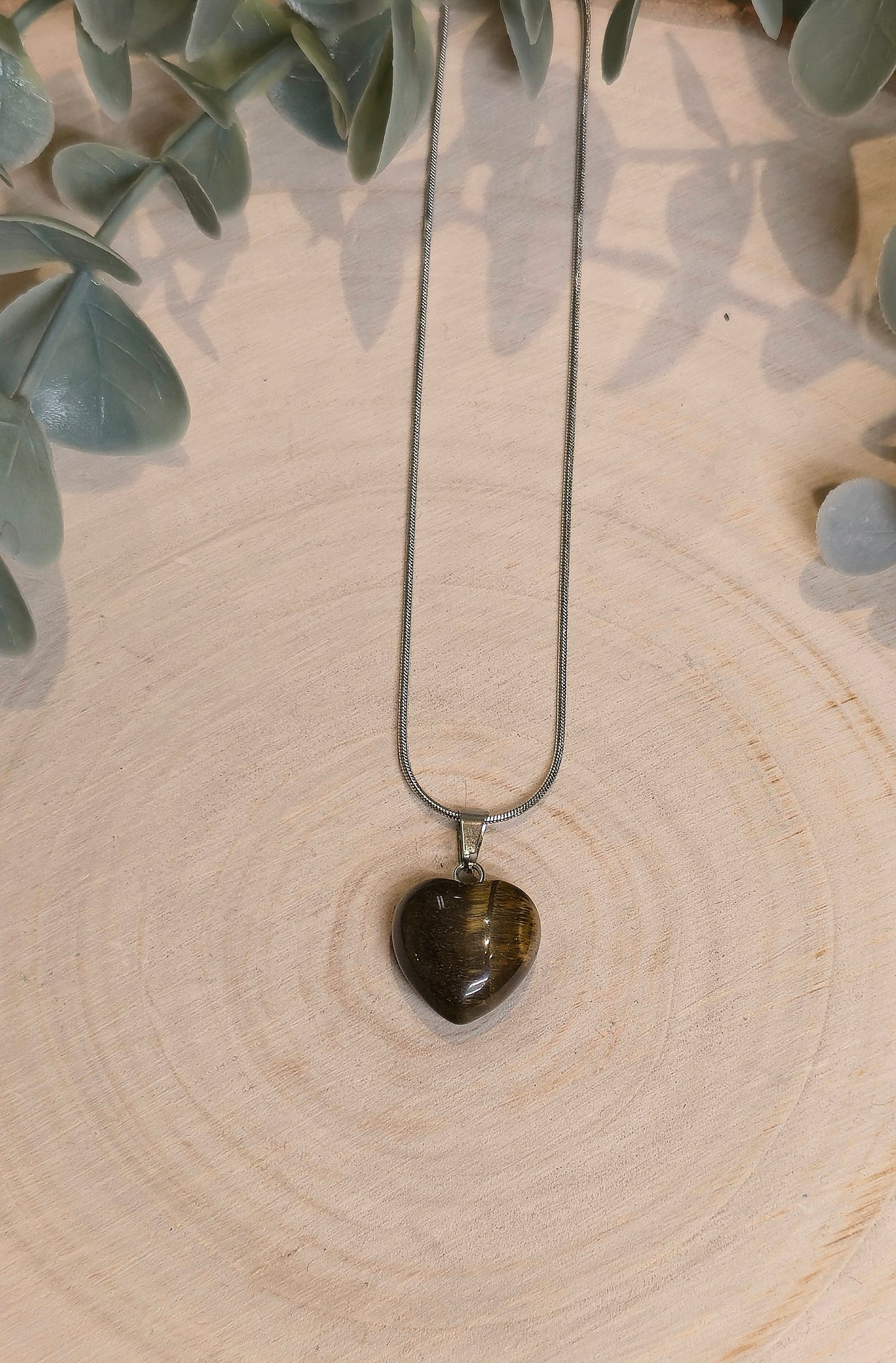 Collier en mini coeur en Oeil de tigre