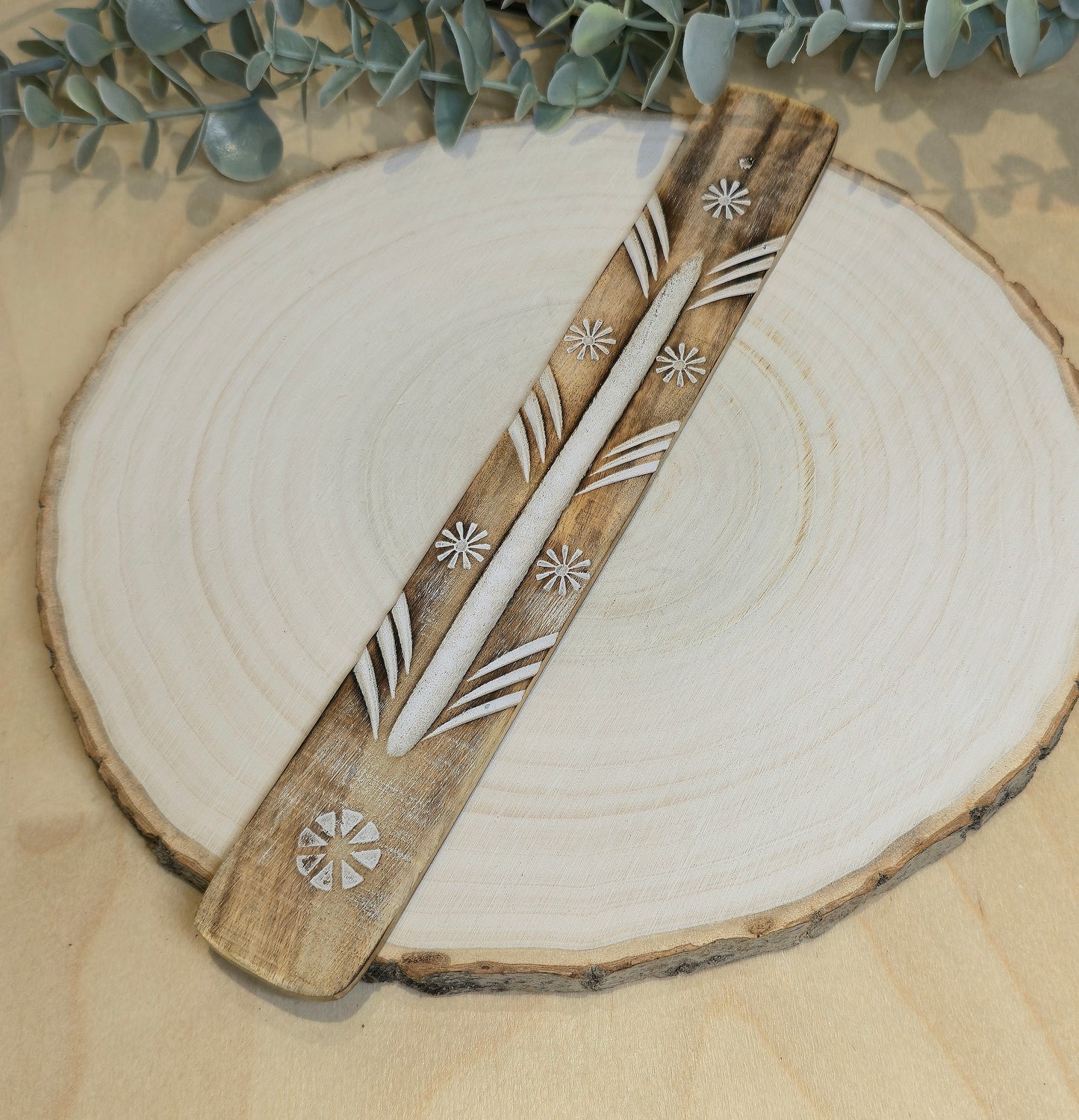 Encensoir en bois à motifs blanchis
