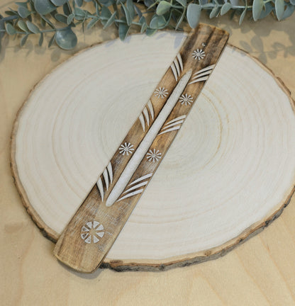 Encensoir en bois à motifs blanchis
