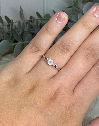 Bague Pierre de lune et Iolite losange et rond