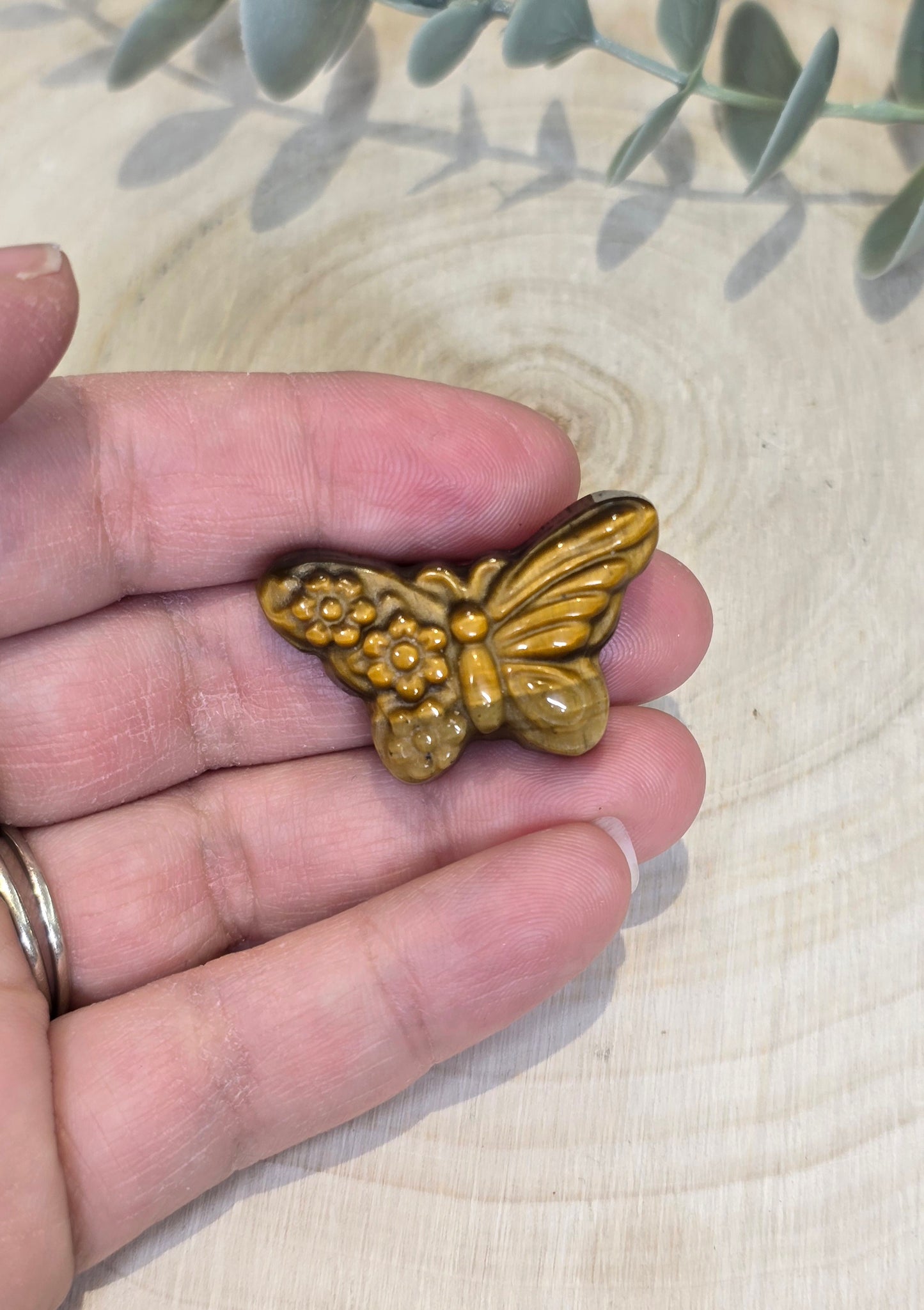 Papillon et fleurs en Oeil de tigre