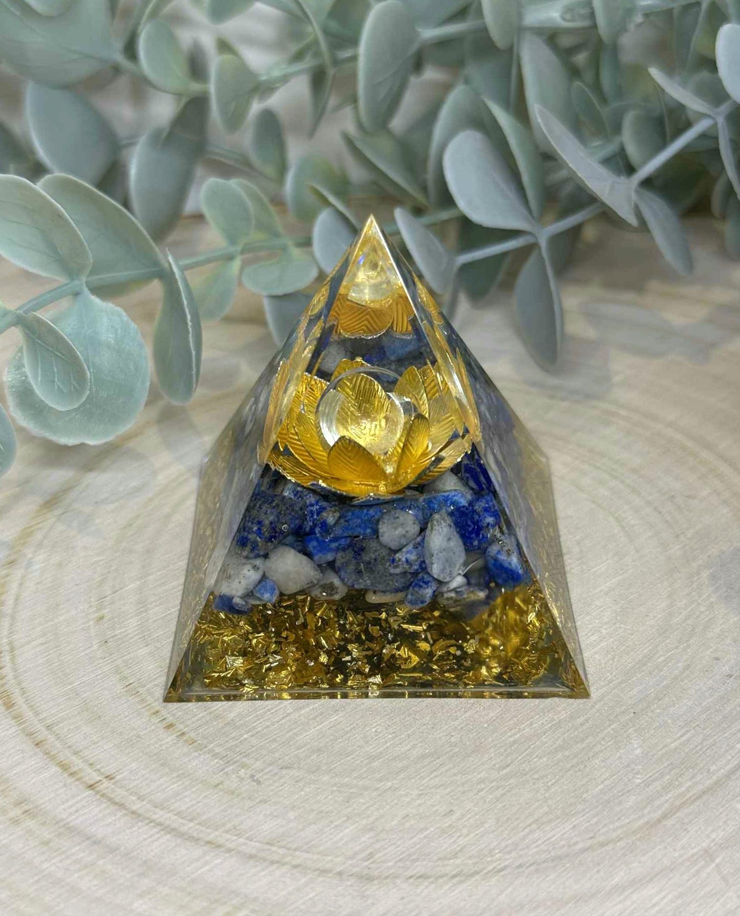 Pyramide Orgonite avec pierres - Lapis Lazuli et Quartz clair