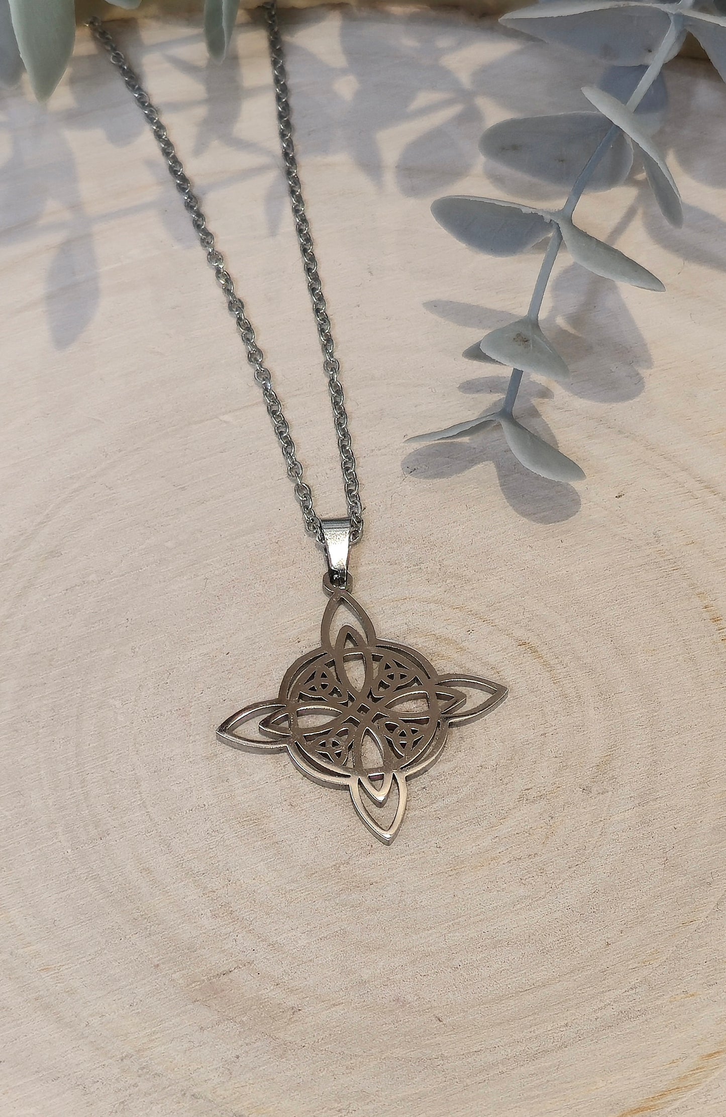Collier Noeud de sorcière