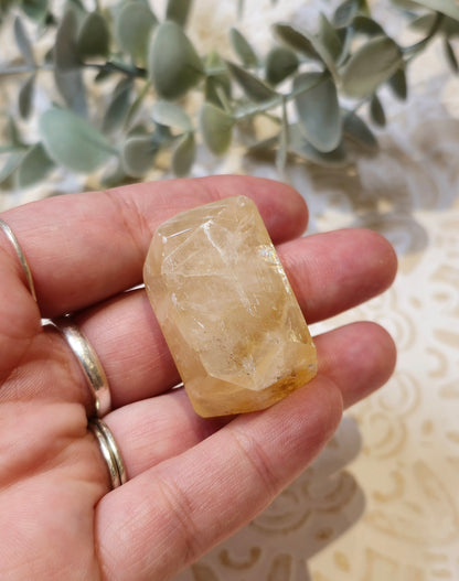 Calcite miel freeform