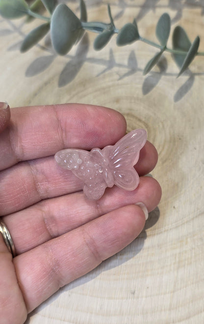 Papillon et fleurs en Quartz rose