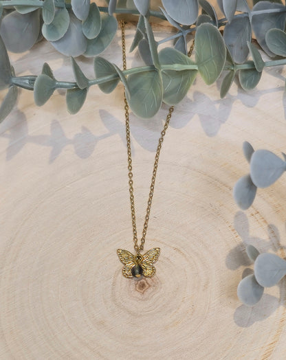 Collier Papillon et pierre gold