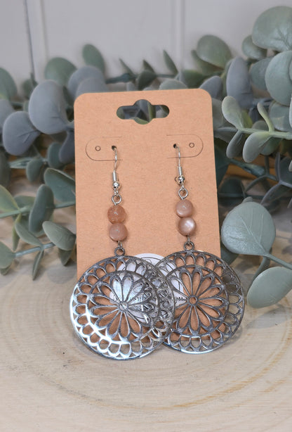 Boucles d’oreilles Fleur mandala avec Pierre de lune pêche