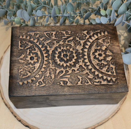 Boite en bois fleuris