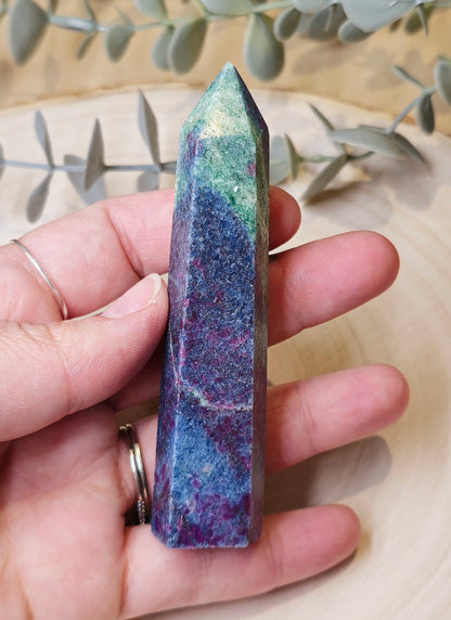 Pointe en Rubis Kyanite