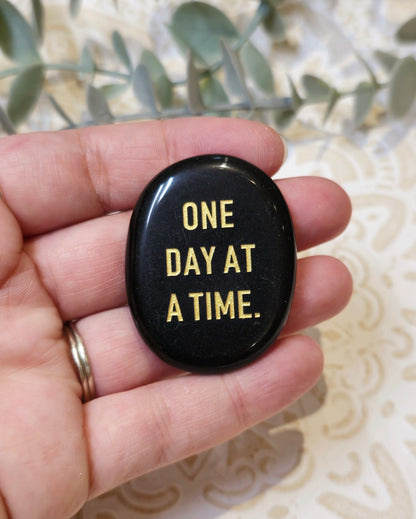 Pierre de paume mince Obsidienne - One Day at a Time