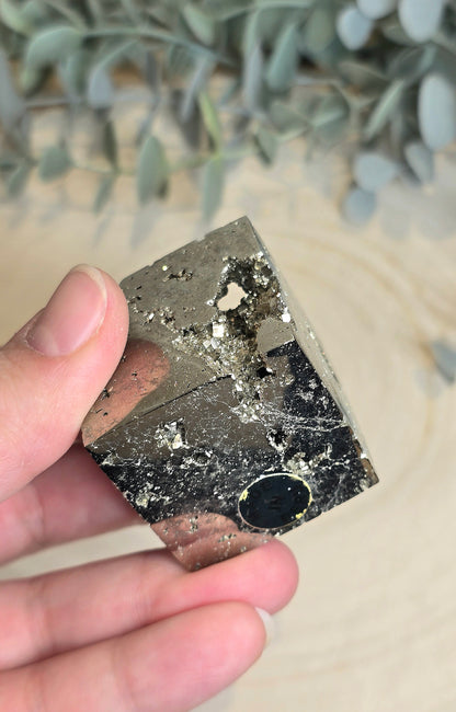 Cube flottant de Pyrite du Pérou