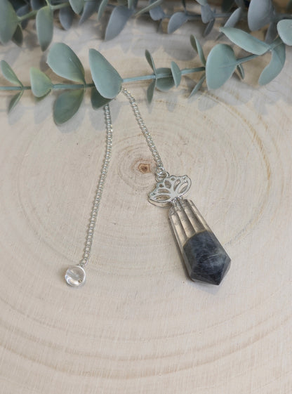Pendule en Quartz clair et Labradorite