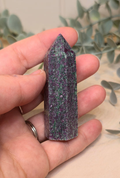 Pointe en Rubis Kyanite