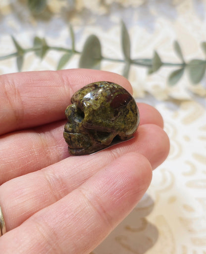 Mini Crâne en Jaspe sang dragon