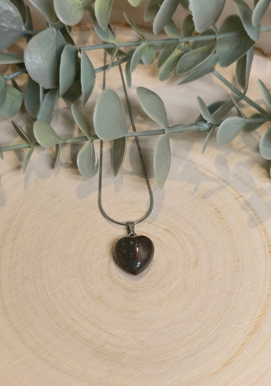 Collier en mini coeur en Jaspe sang