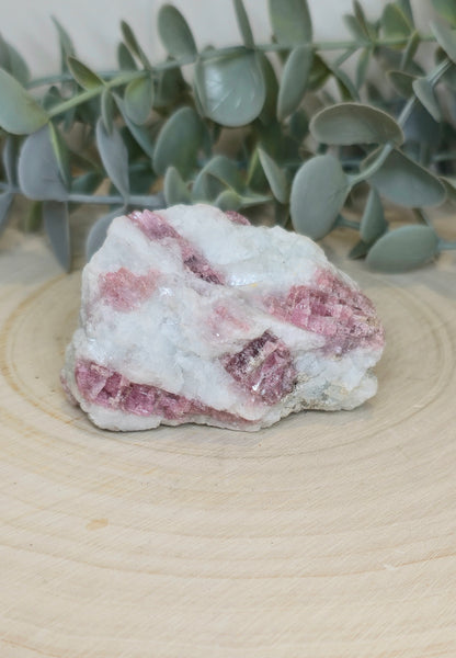 Tourmaline rose dans du Quartz du Brésil