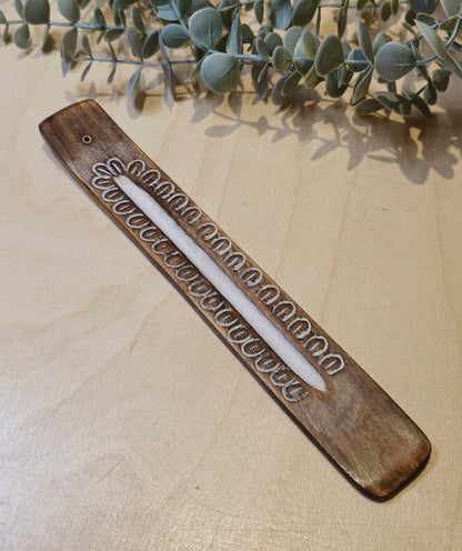 Encensoir en bois à motifs blanchis