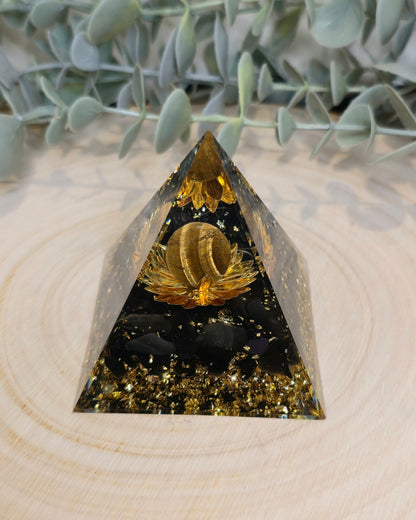 Pyramide Orgonite avec pierres - Obsidienne et Oeil de tigre