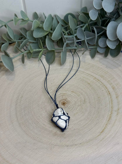 Collier porte-pierre en macramé BeDesign Création