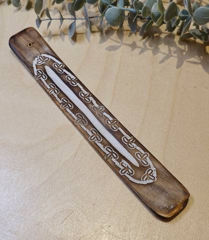 Encensoir en bois à motifs blanchis