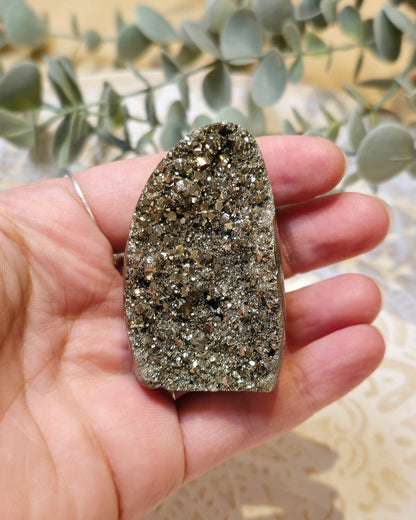 Pyrite brute avec base polie du Pérou