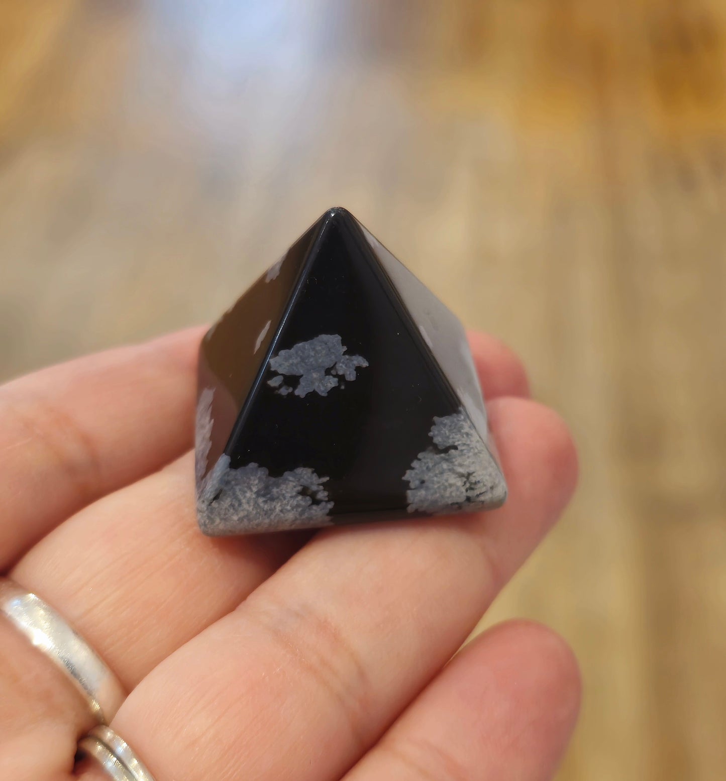 Pyramide Obsidienne snowflake