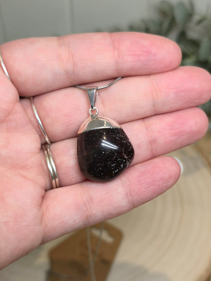 Collier Grenat plat barattée