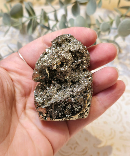 Pyrite brute avec base polie du Pérou