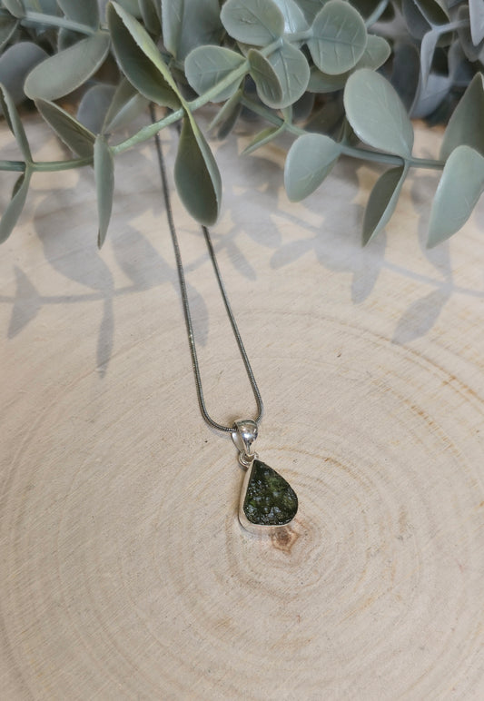 Collier Moldavite brute
