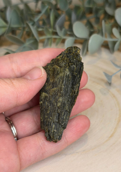 Tourmaline verte brute