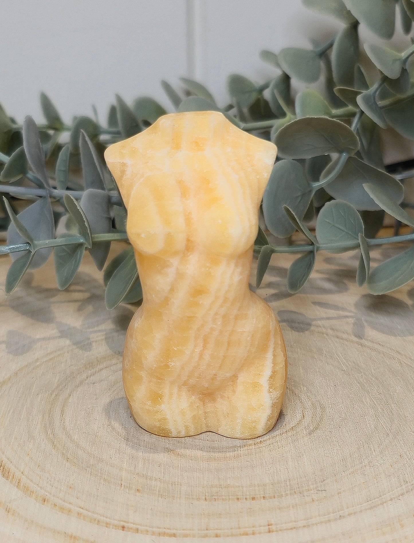 Femme Calcite jaune