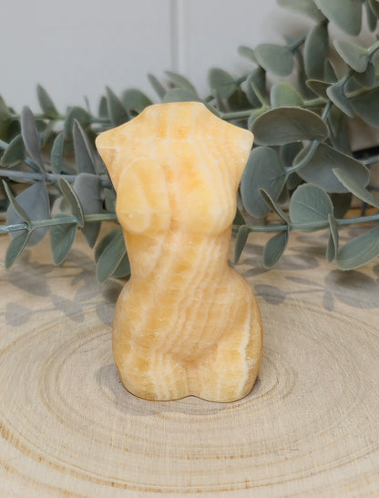 Femme Calcite jaune