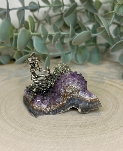 Minier en Pyrite sur Améthyste