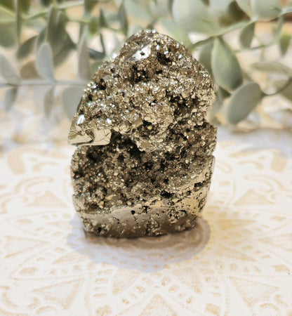 Pyrite brute avec base polie du Pérou
