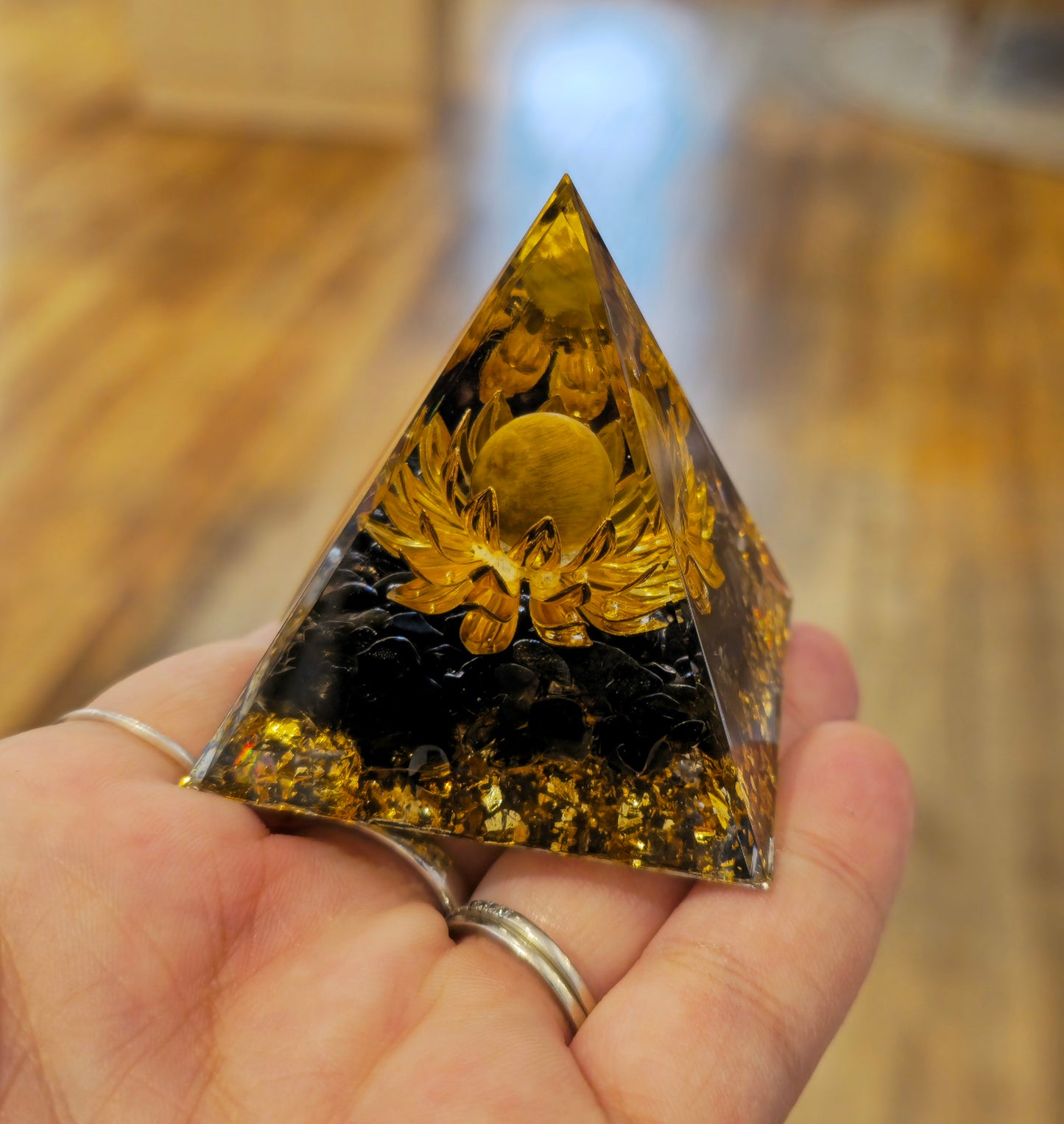 Pyramide orgonite Obsidienne et Oeil de tigre