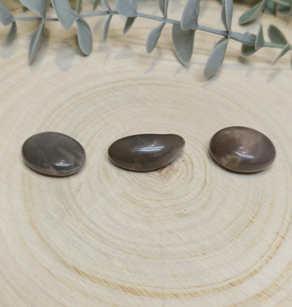 Pierre de lune grise barattée